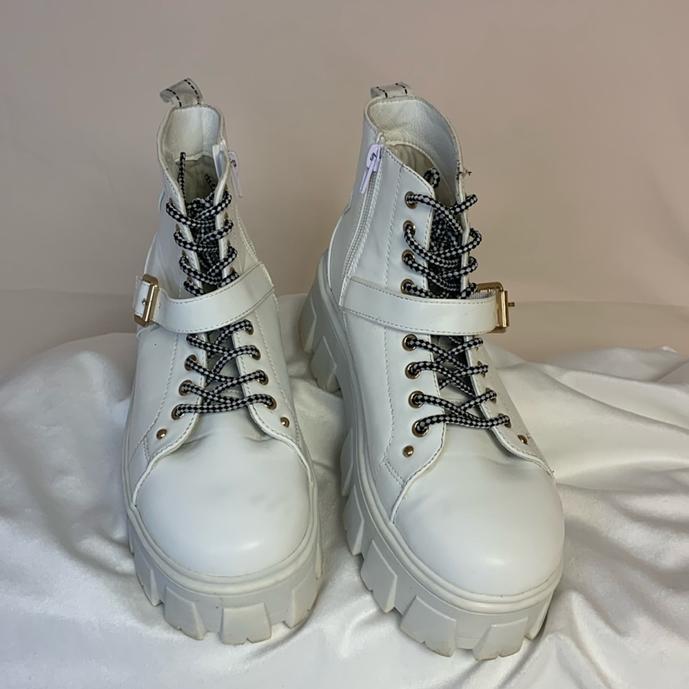 Forever 21 Ankle Boots Goth Grunge White Chunky Womens Size 7.5 Lace Up Zip Side